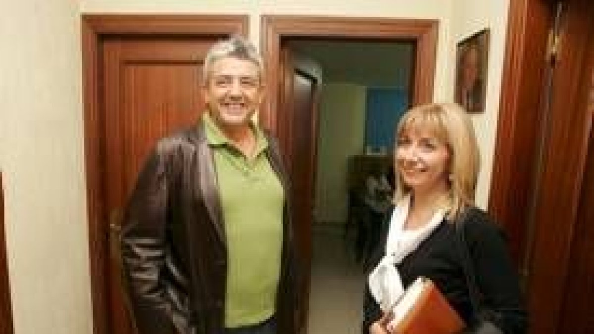 Martínez , ayer con su secretaria de Organización, Eugenia Gancedo