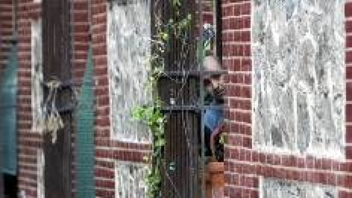 Los vecinos siguieron la concentración con curiosidad