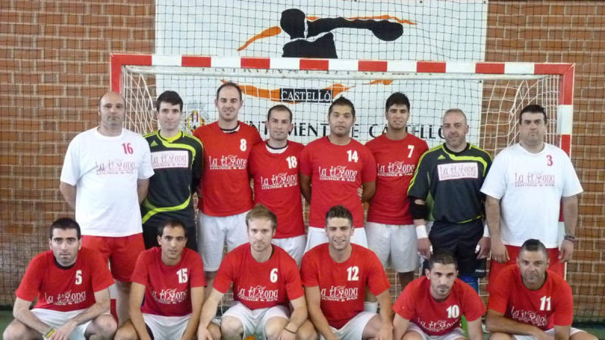 Formación del Bar La Tizona, campeón de la temporada anterior.