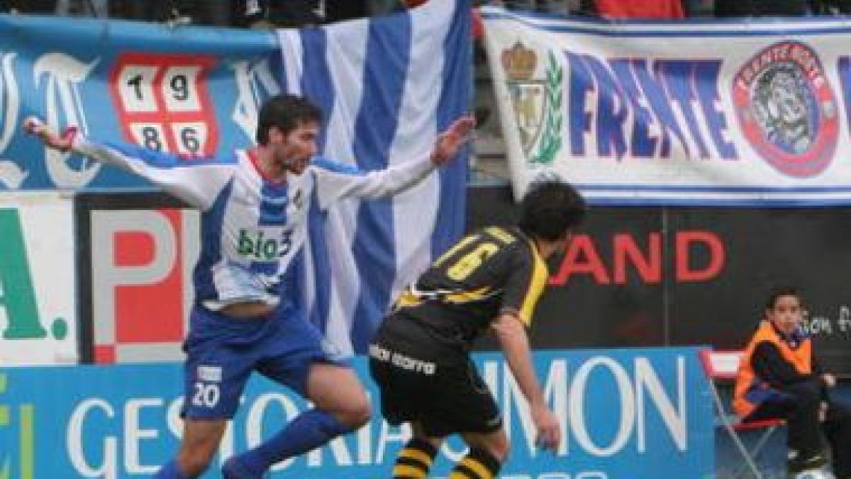 Nino ha jugado los últimos partidos en el centro de la zaga, marcando incluso un gol.