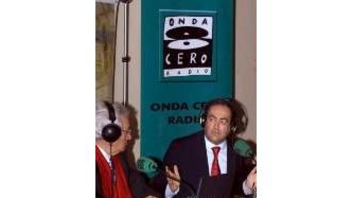 Bono respondió ayer a las preguntas de Luis del Olmo