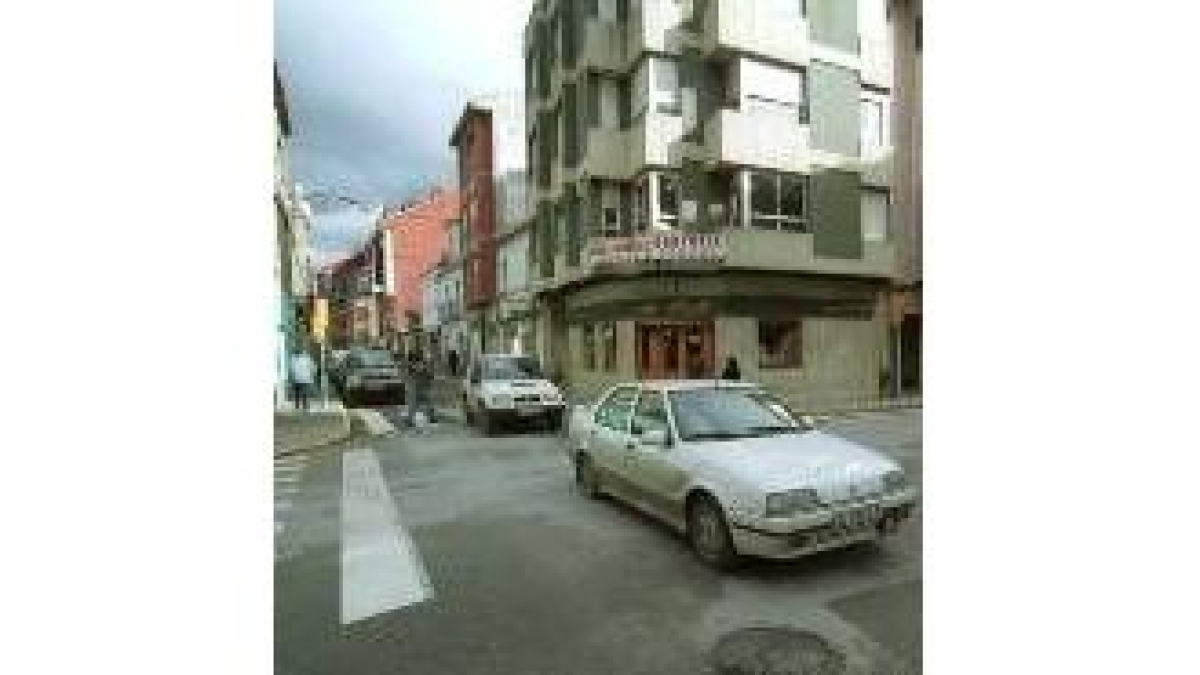 La imagen de archivo recoge una de las calles céntricas de Bembibre