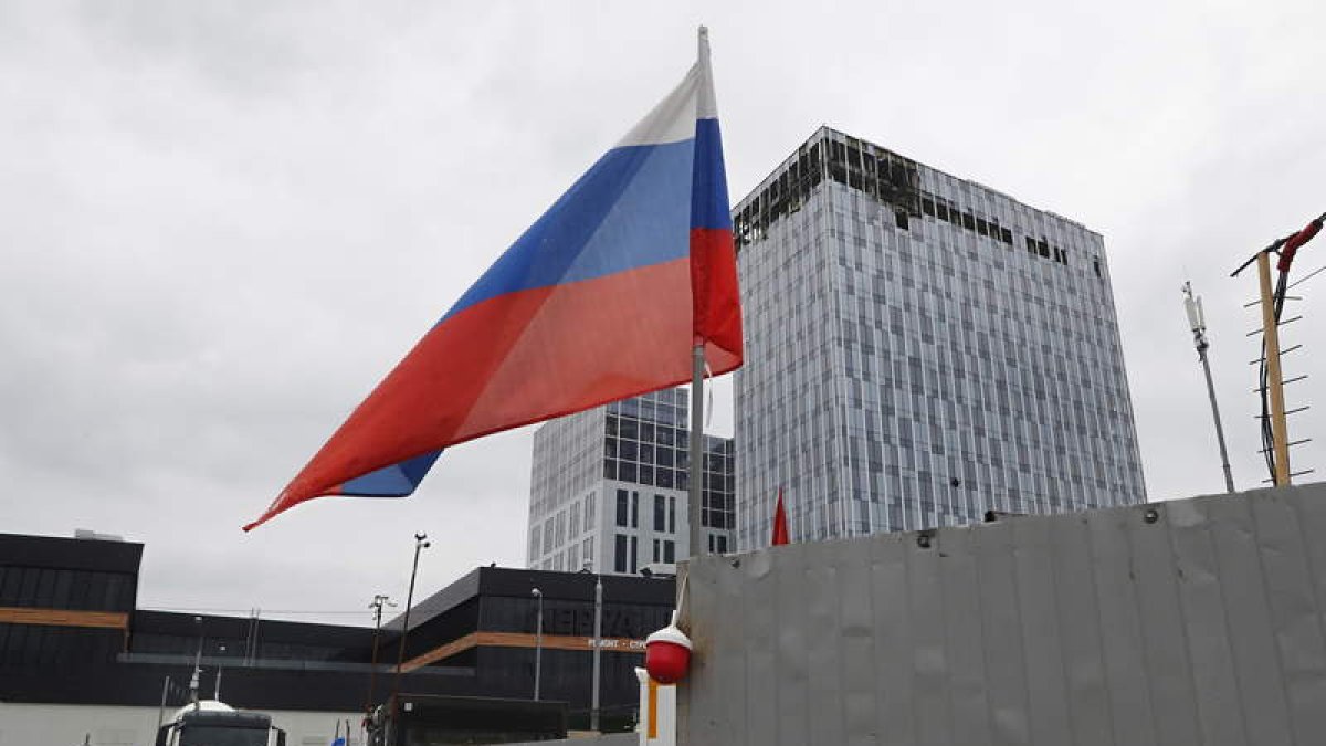 Imagen de un edificio dañado en Moscú.  MAXIM SHIPENKOV
