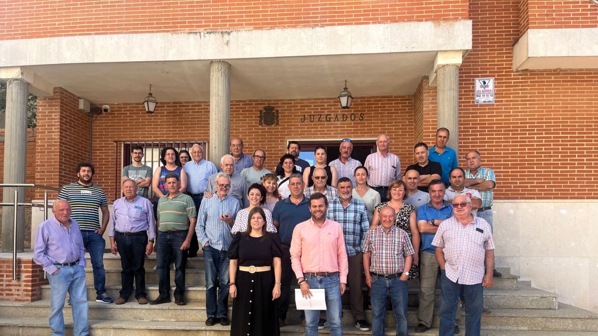 Vélez, en primera fila, junto a Paula Conde. DL