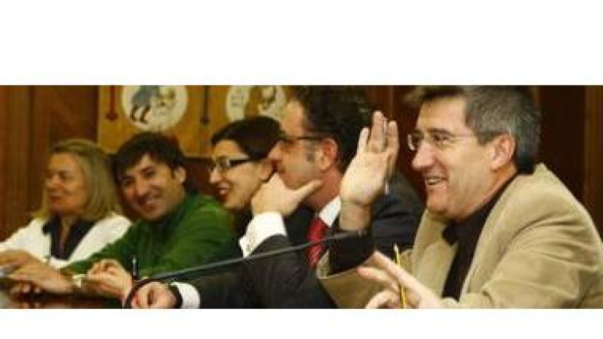 Moro, edil del PP; Gutiérrez, concejal de Urbanismo; Travesí, responsable de Turismo; Chamorro, vice