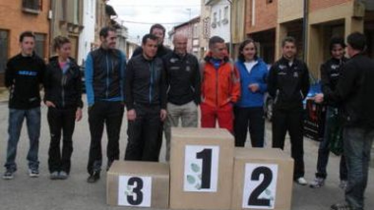 Los mejores de la media maratón de Castropodame recogieron sus respectivos galardones.