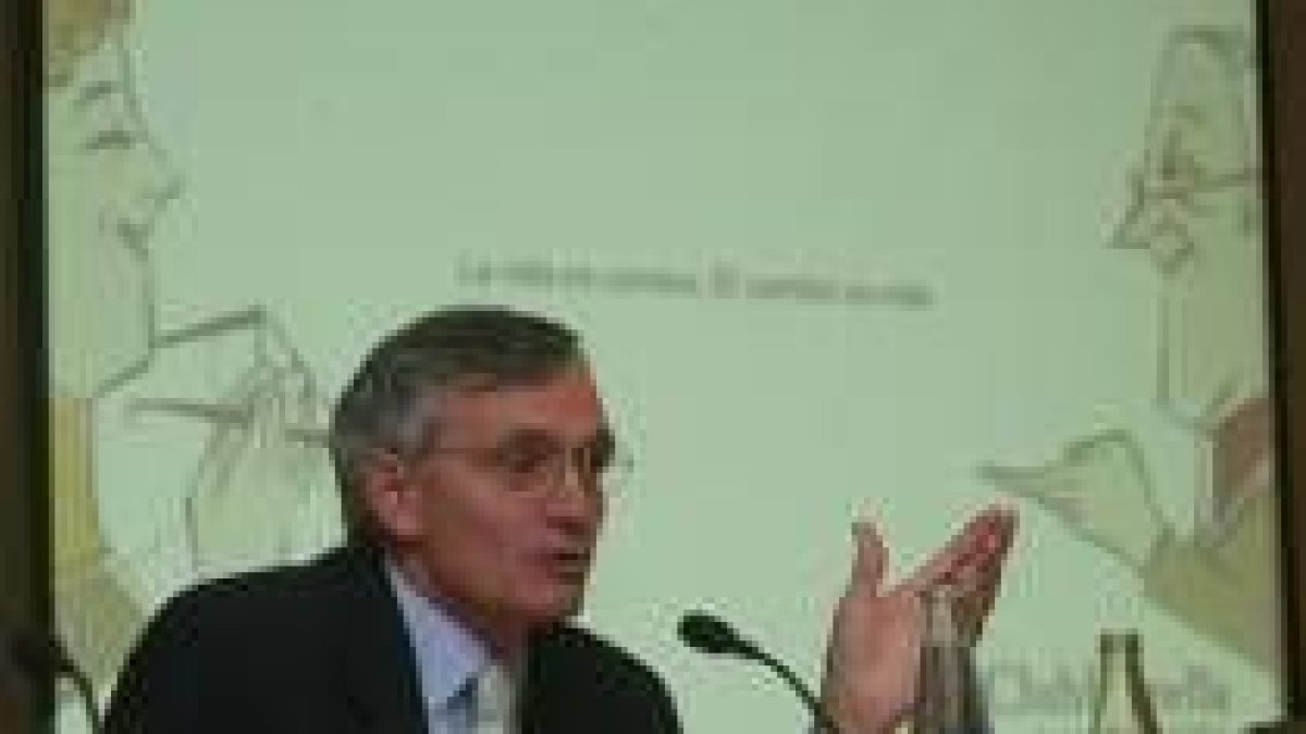 Antón Costas, catedrático de Economía de la Universidad de Barcelona, durante su charla de ayer
