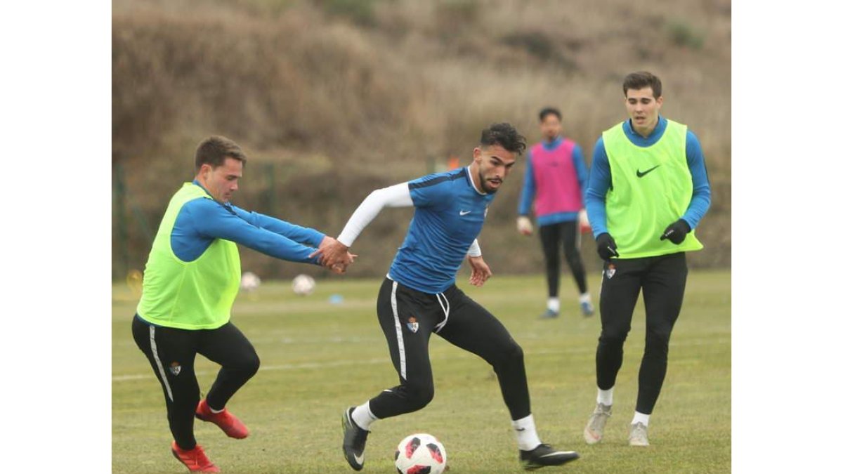 En la primera vuelta la Deportiva cedió un empate ante el cuadro canario. DE LA MATA