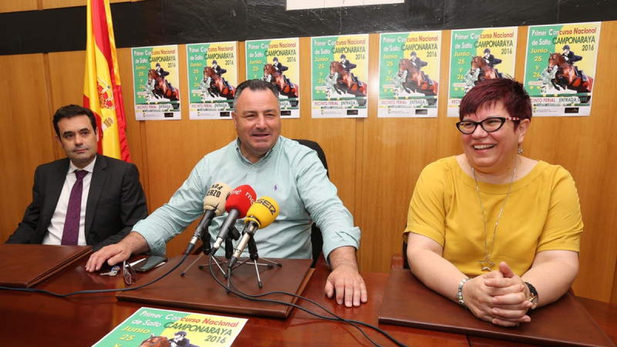 Orallo, Morán y Valtuille, en la presentación de ayer. L. DE LA MATA