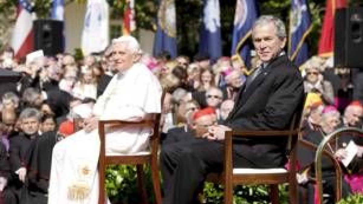George Bush agasajó al Papa con todo el entramado oficial destinado a las grandes ocasiones