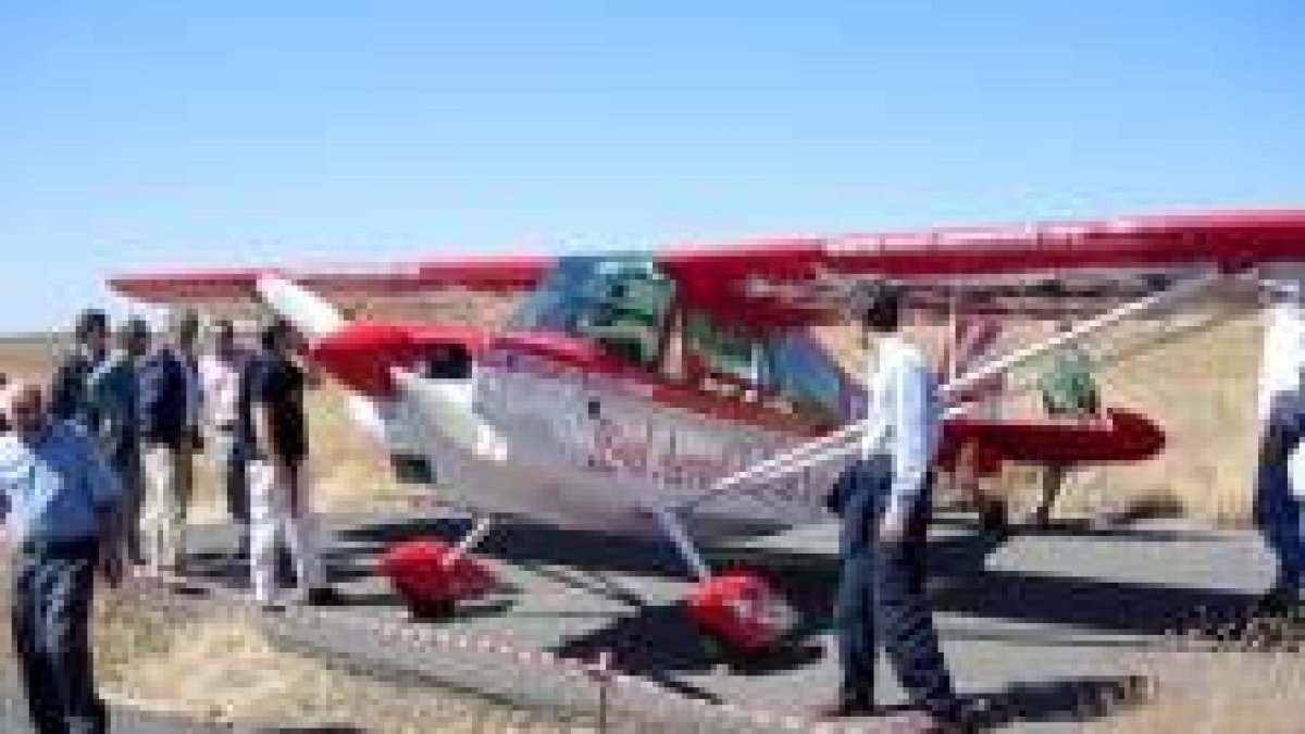 El avión super Decathlon del RACE despertó un gran interés
