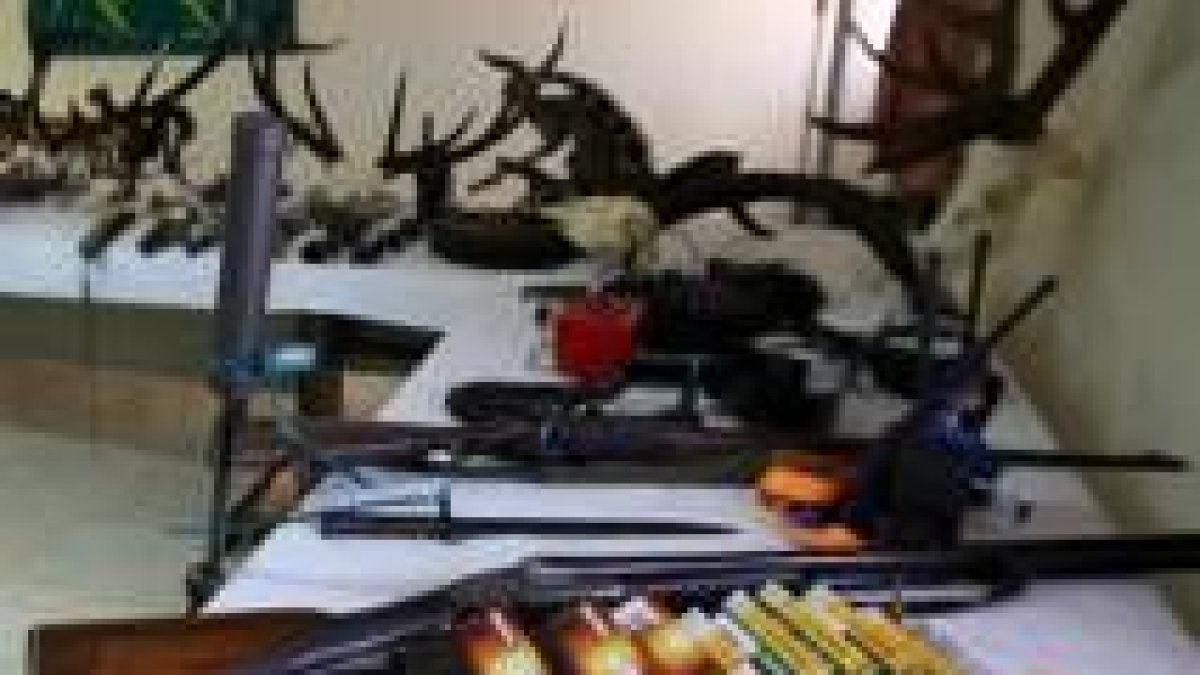 Vista general de los efectos y artículos incautados en el transcurso de la operación contra los furt