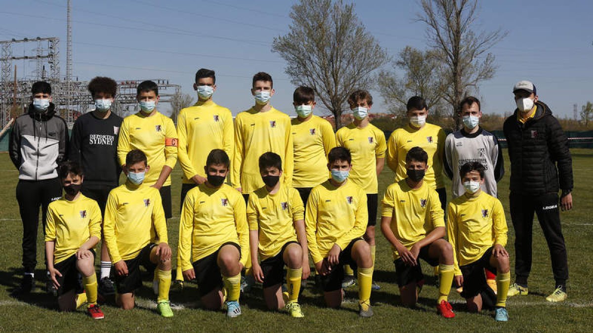 Equipo del Loyola que milita en la categoría cadete. FERNANDO OTERO