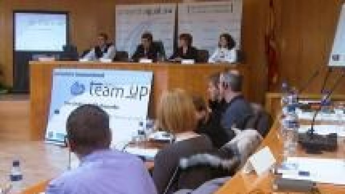 Los representes de las cuatro asociaciones internacionales se reunieron ayer en el salón de plenos
