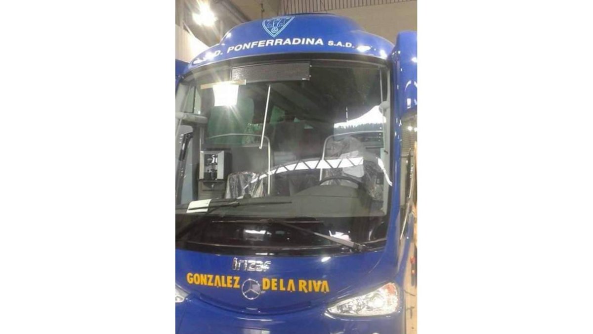 La SD Ponferradina presentará esta mañana su nuevo autobús