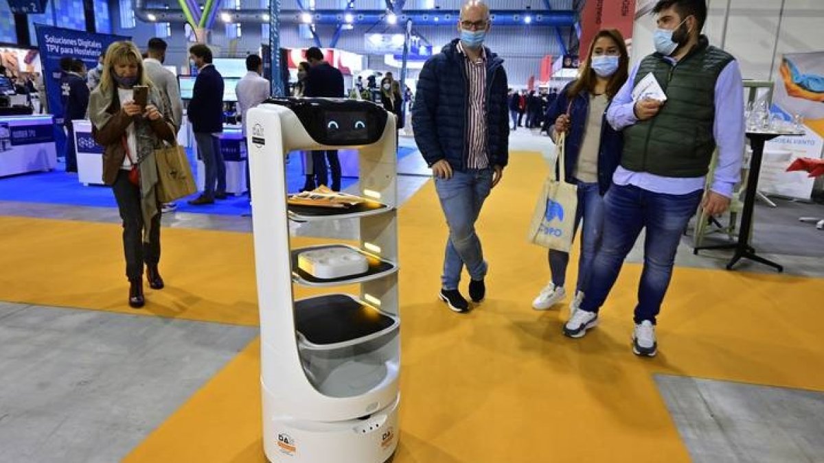 Prototipo de un robot que puede ser utilizado en la hostelería. JORGE ZAPATA