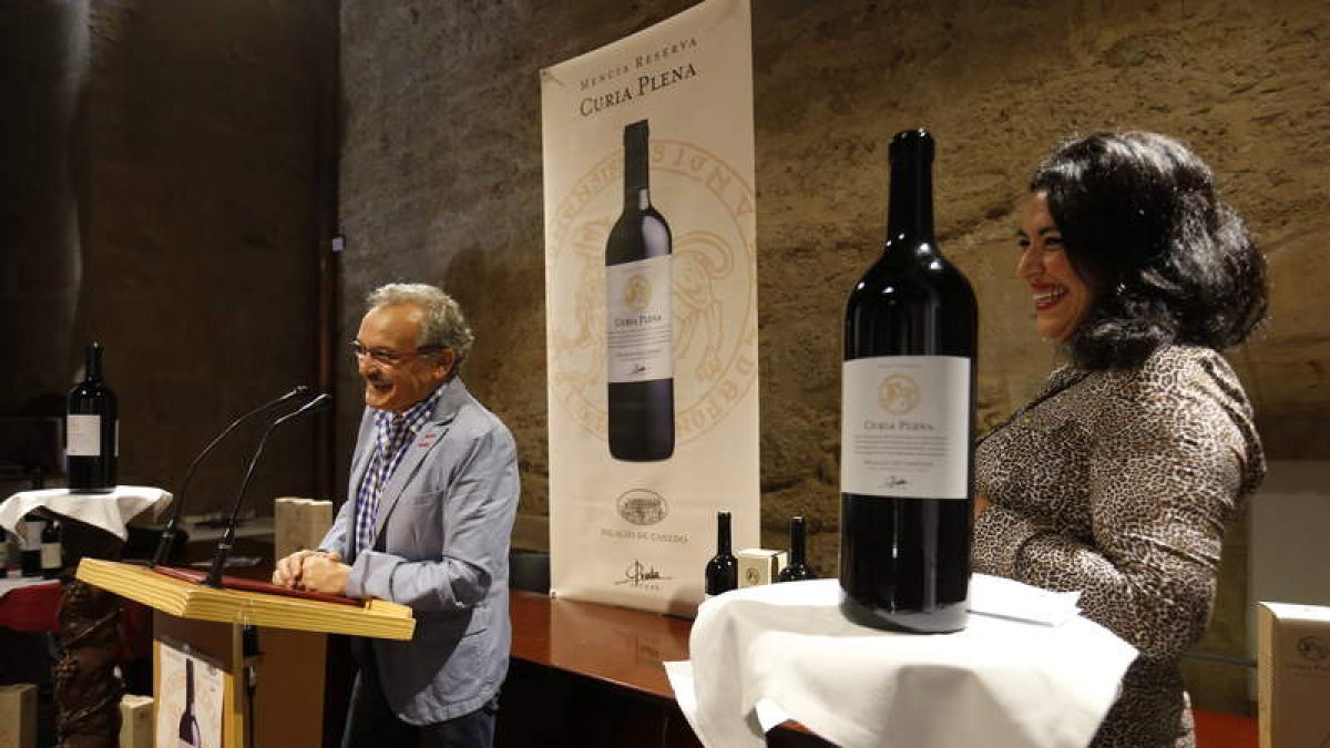 El nuevo vino fue presentado ayer en el Palacio del Conde Luna.