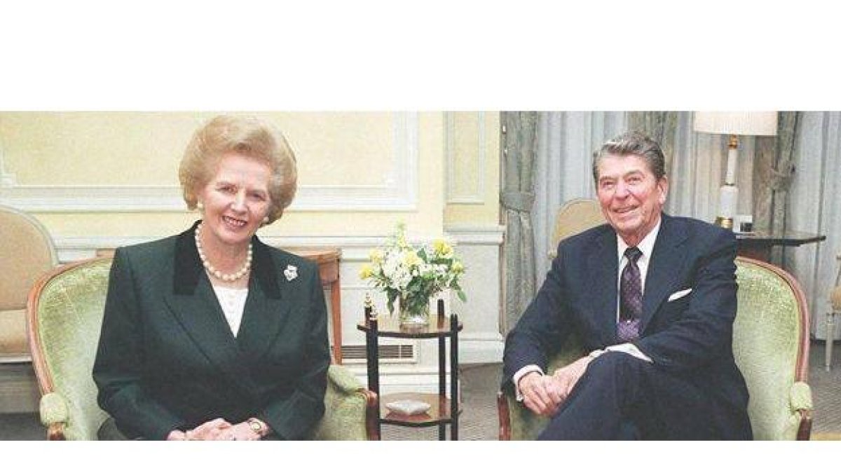 Margaret Thatcher junto a Ronald Reegan.