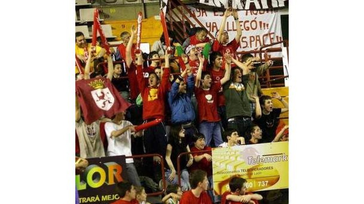 Aficionados del Baloncesto León durante un partido.