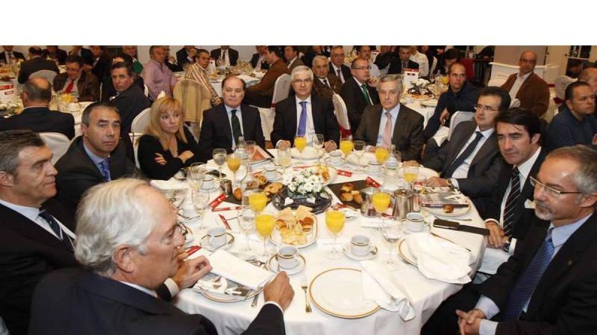Guillermo García, Javier Cepedano, José María Arce, Isabel Carrasco, Tomás Villanueva, Antonio Pérez, Emilio Gutiérrez, José Luis Ulibarri, Juan Carlos Suárez-Quiñones y Ricardo González Mantero