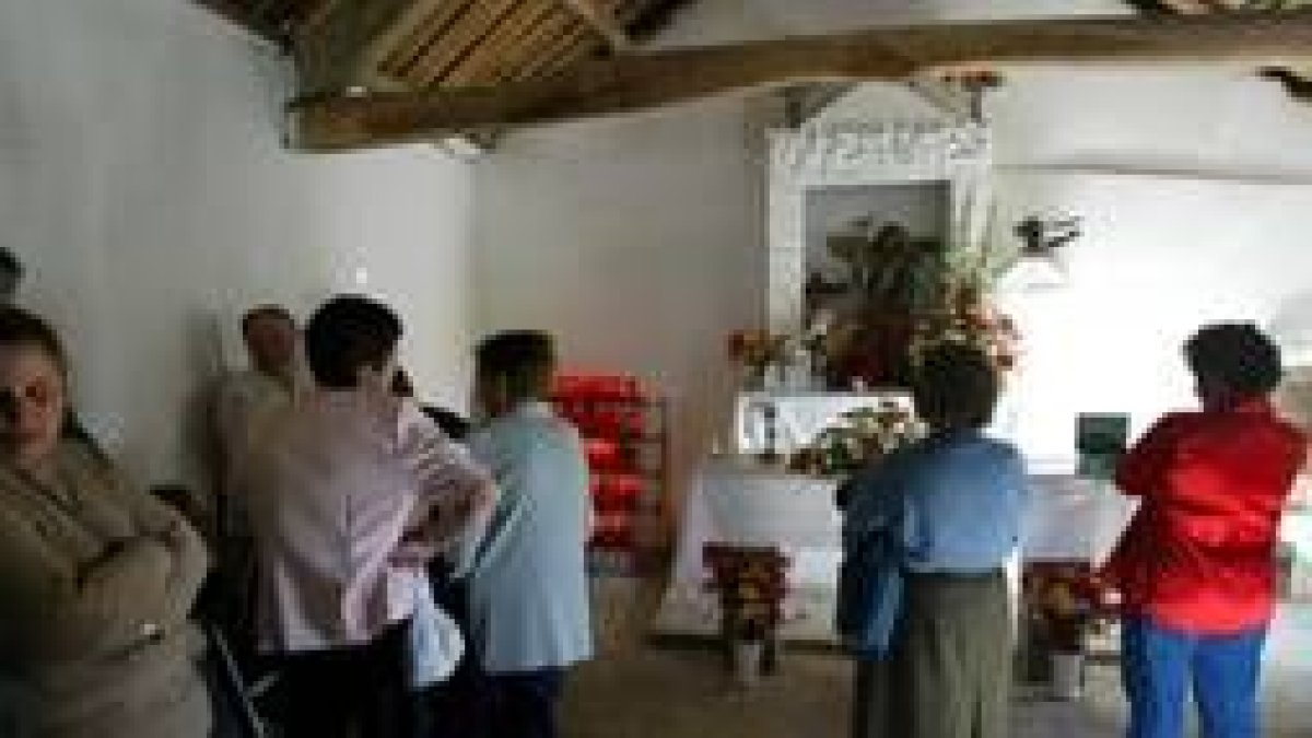 Los fieles subieron a Parajís para celebrar la fiesta