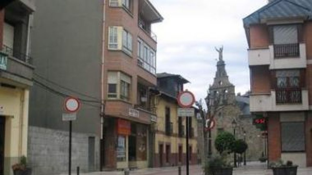 La denuncia se debe a la negativa de la empresa a dar agua a un local