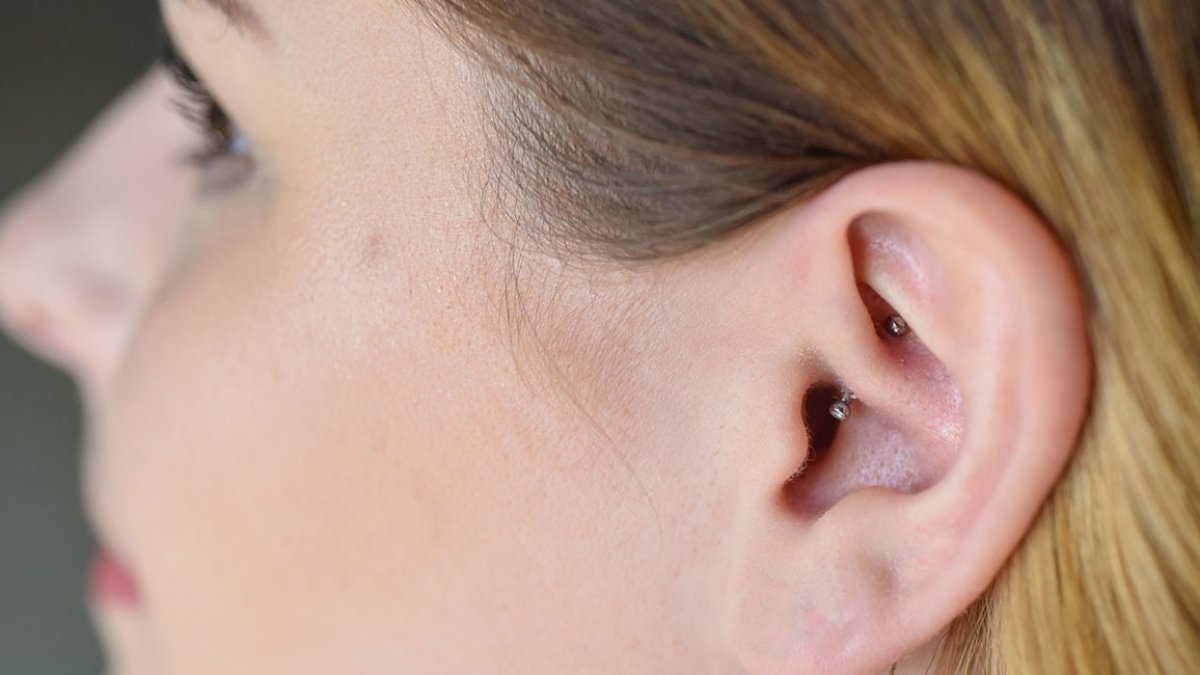 Beneficios del Daith Piercing: que las migrañas no te traigan de cabeza