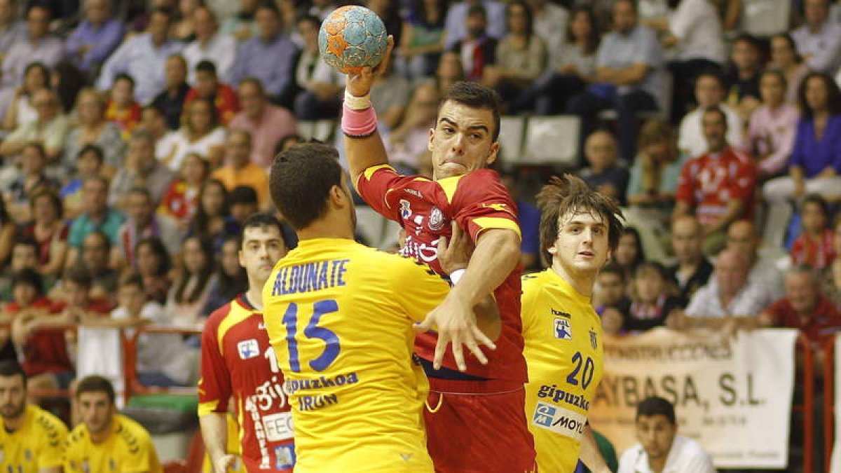 El lateral izquierdo gijonés, Alex Costoya.
