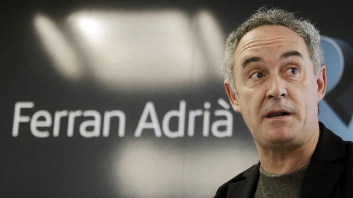 El cocinero español Ferran Adrià, en una rueda de prensa en la sede de Telefónica en Buenos Aires.