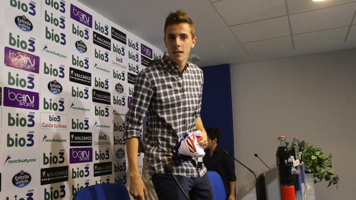 Djordjevic, durante su presentación como nuevo jugador de la Ponferradina.