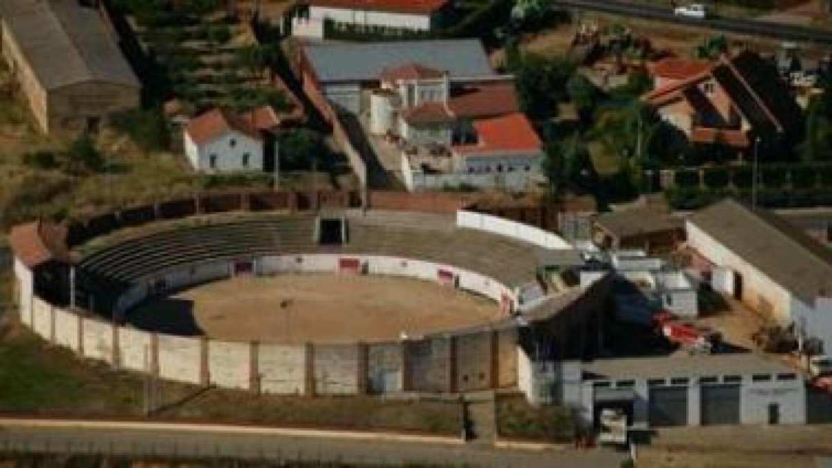 La plaza de toros de Sahagún está de cumpleaños, y lo celebra a lo grande.