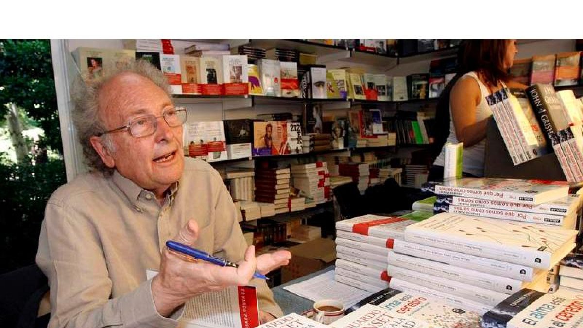 El escritor y divulgador científico Eduardo Punset durante la feria del libro de Madrid. KOTE RODRIGO