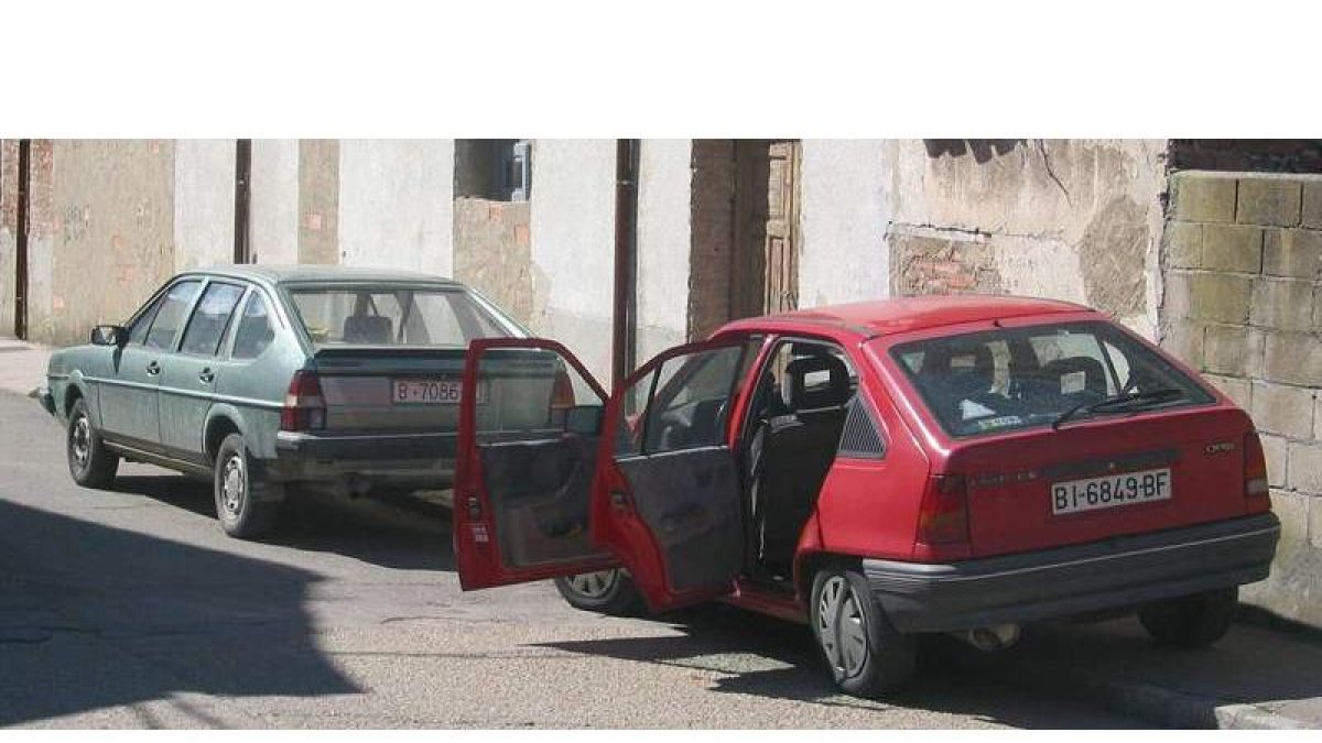 Imagen de archivo de un vehículo robado que apareció en Cistierna y fue objeto de investigación en su momento. CAMPOS