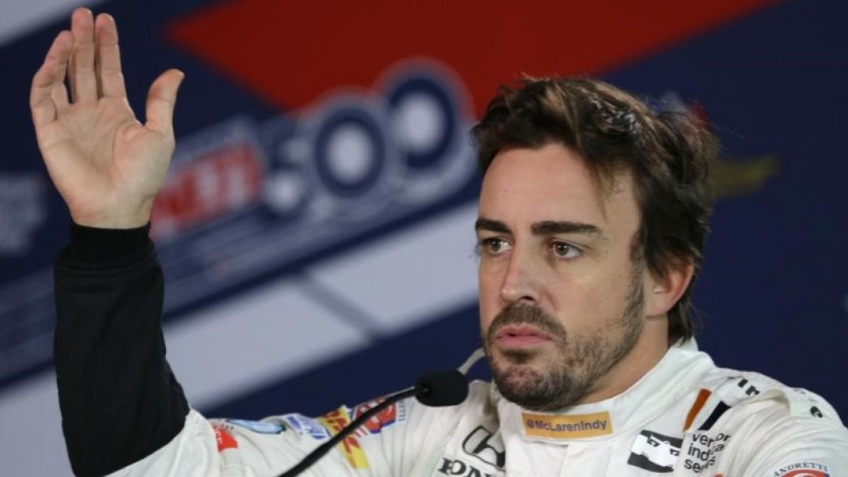 Fernando Alonso, en su conferencia de prensa de ayer en Indianápolis tras realizar el primer entrenamiento con su nuevo monoplaza.