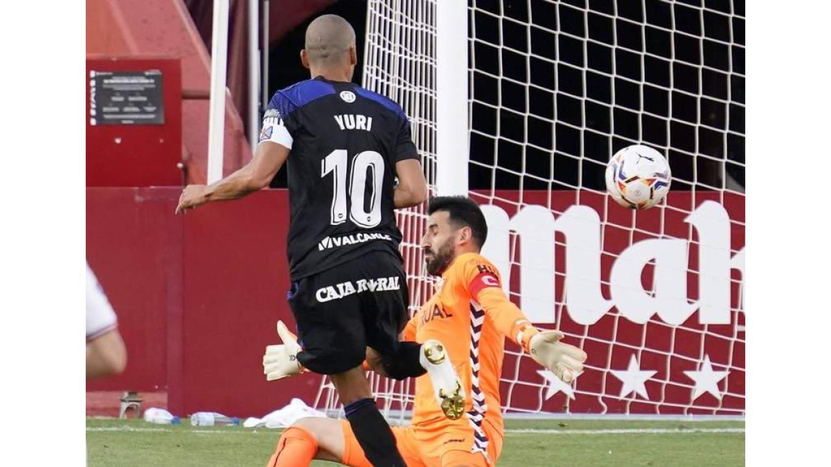 Yuri marcó así a Tomeu Nadal su único gol en el partido de la jornada 2 ante el Albacete. L. DE LA MATA
