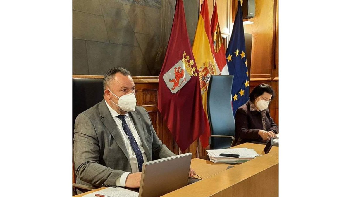 Morán, en un momento del pleno telemático celebrado ayer. DL