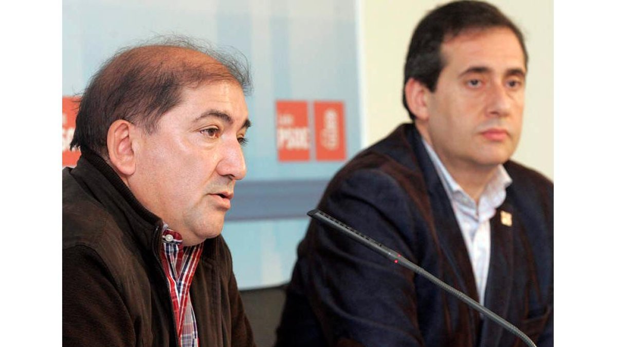 El alcalde de Valdefresno, José Pellitero, y el procurador Miguel Ángel Fernández Cardo.
