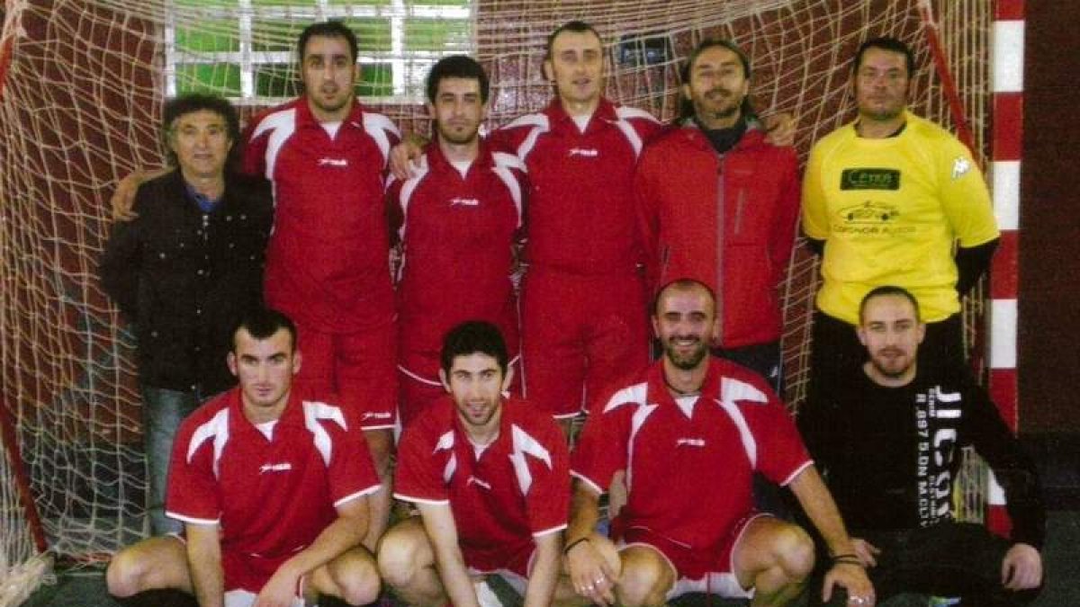 Formación del equipo del Cueto FS, campeón de Liga de la zona Cacabelos.