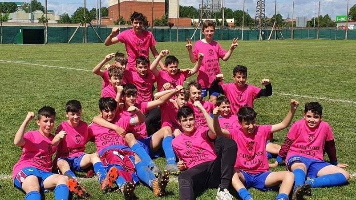 Formación del Nuevo Recreo Industrial, campeón de Liga de 3.ª División Provincial Infantil. DL