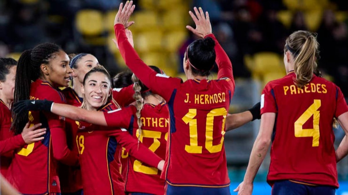 Las jugadoras de la selección española celebran la victoria. PABLO GARCÍA