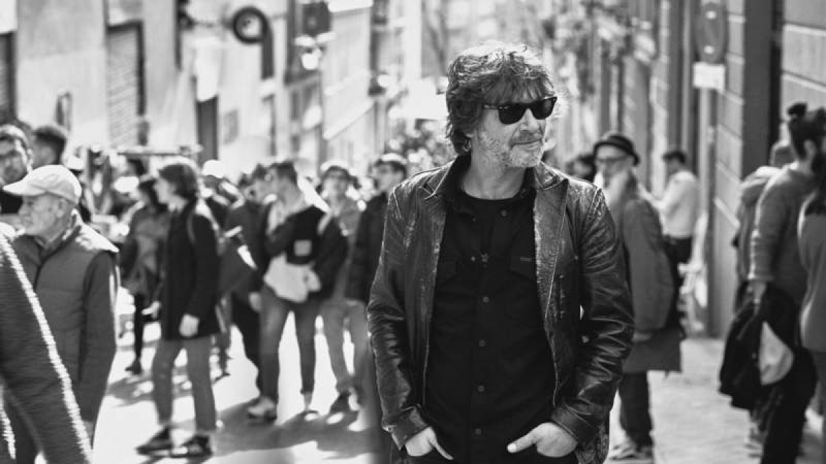 El madrileño Quique González celebra 25 años en la música con gira y el lanzamiento de una caja con toda su discografía. FERNANDO MAQUIEIRA