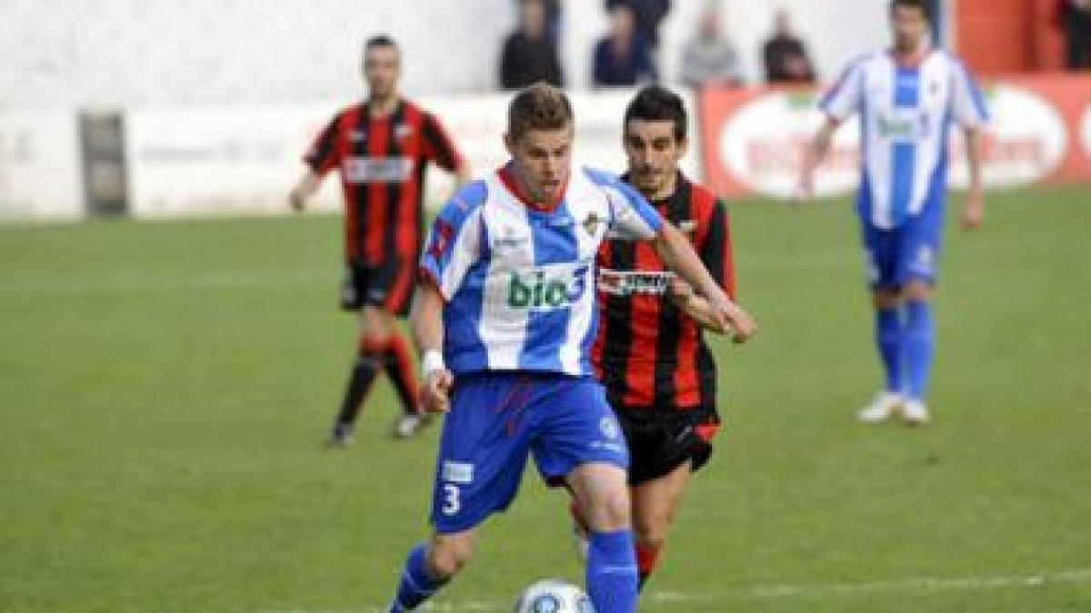 De Paula, que ya suma once goles, logró el tanto de la victoria blanquiazul en Arlonagusia.