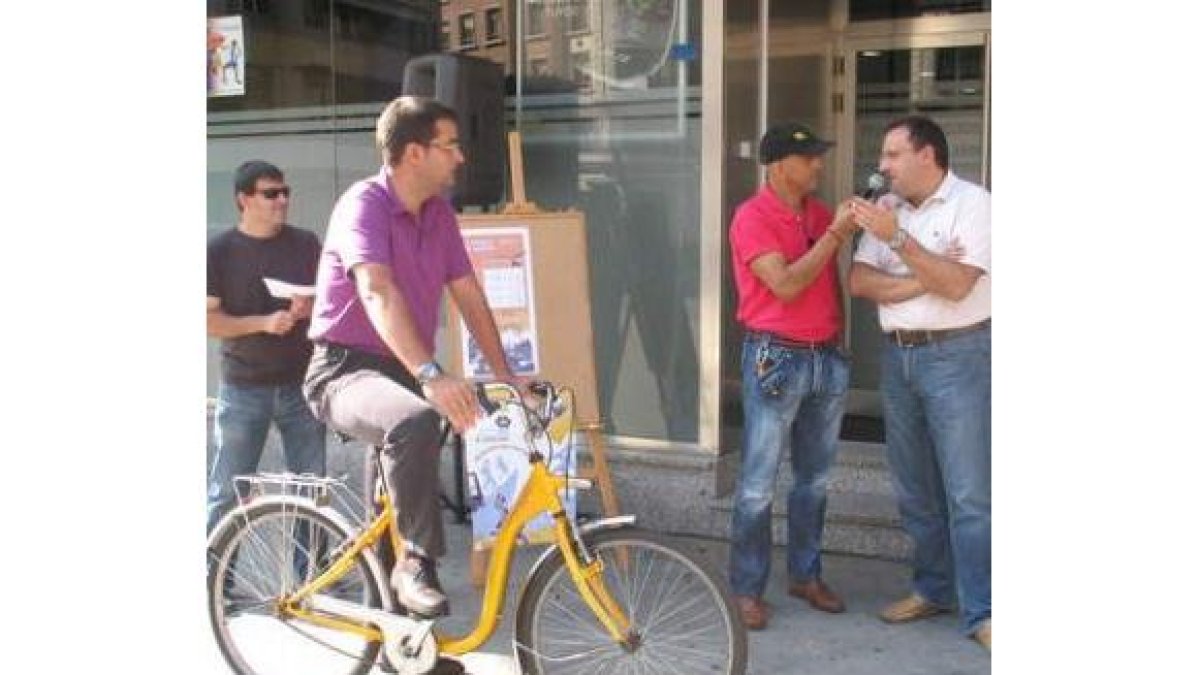 García Bueso, fue uno de los ganadores en bicicleta.