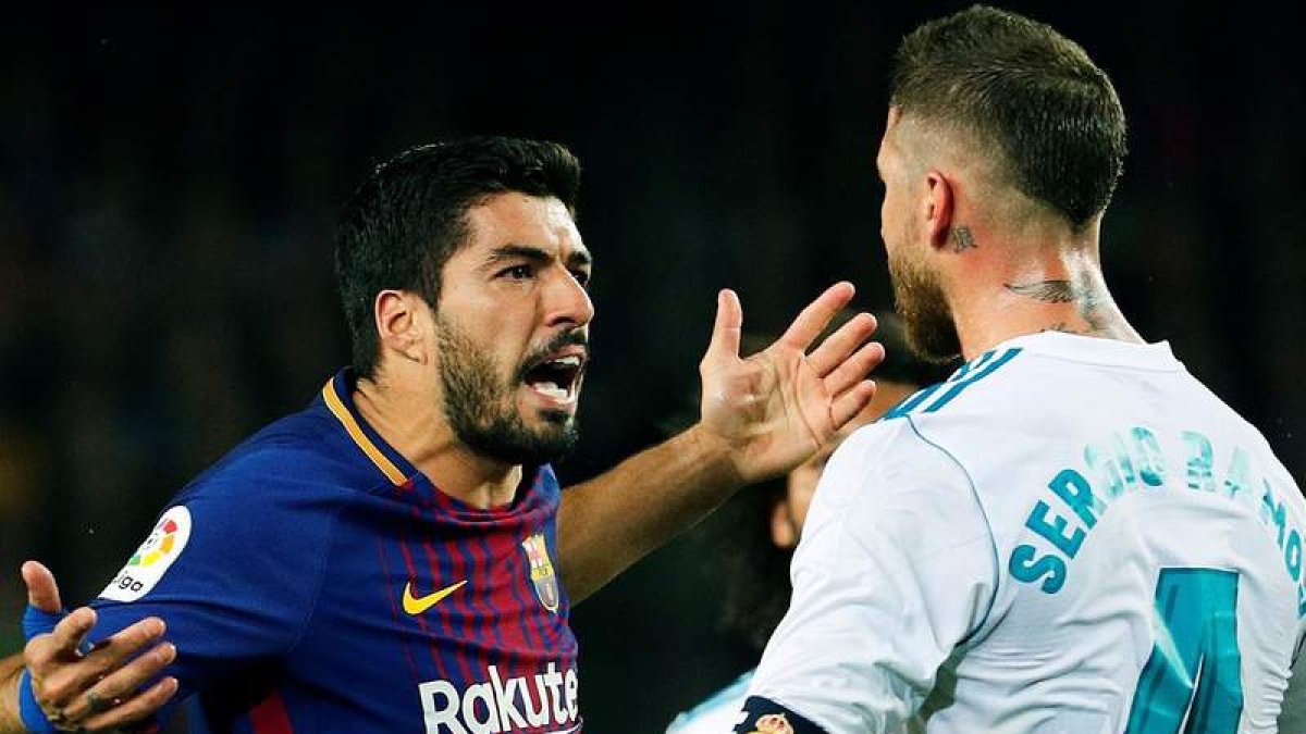 Luis Suárez y Sergio Ramos son dos de los jugadores más temperamentales y que mayor pasión ponen cada vez que se enfrentan Barcelona y Real Madrid. ALEJANDRO GRACIA