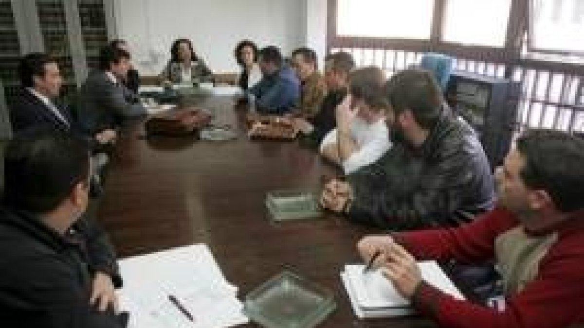 Representantes de la empresa, los sindicatos y Trabajo estuvieron reunidos todo el día de ayer