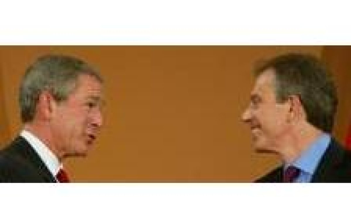 George W. Bush y Tony Blair, ayer en la rueda de prensa conjunta ofrecida en Londres