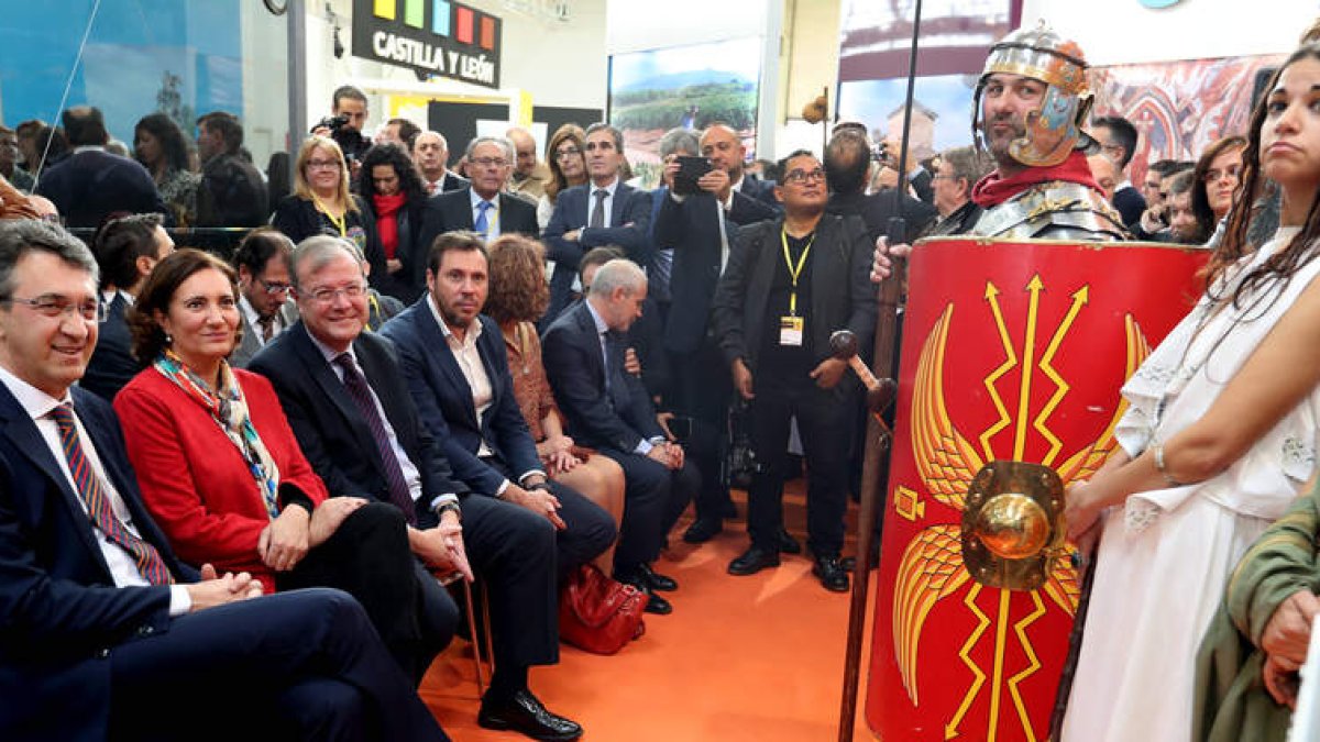 Majo, María Josefa García Cirac, Silván, Óscar Puente y Fernández Merayo, en el acto de presentación de León.