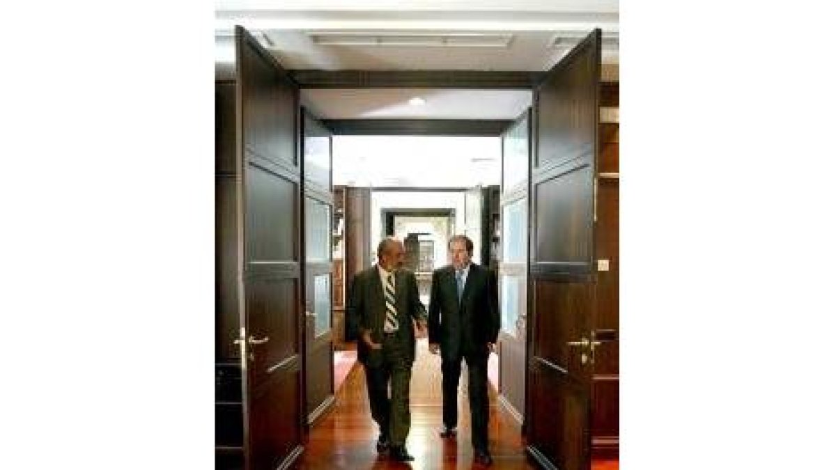 Santos Llamas junto a Juan Vicente Herrera en la presidencia de la Junta