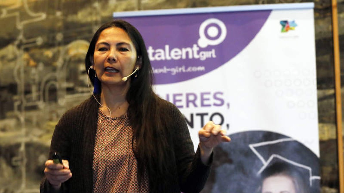 Gabriela Chang durante la clase magistral que dio ayer en la sede de la Junta. MARCIANO PÉREZ