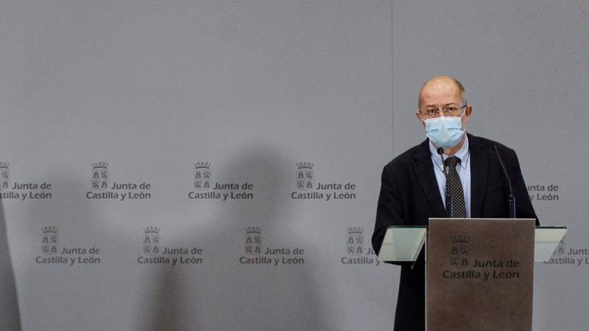 Francisco Igea durante una rueda de prensa con Mañueco. NACHO GALLEGO
